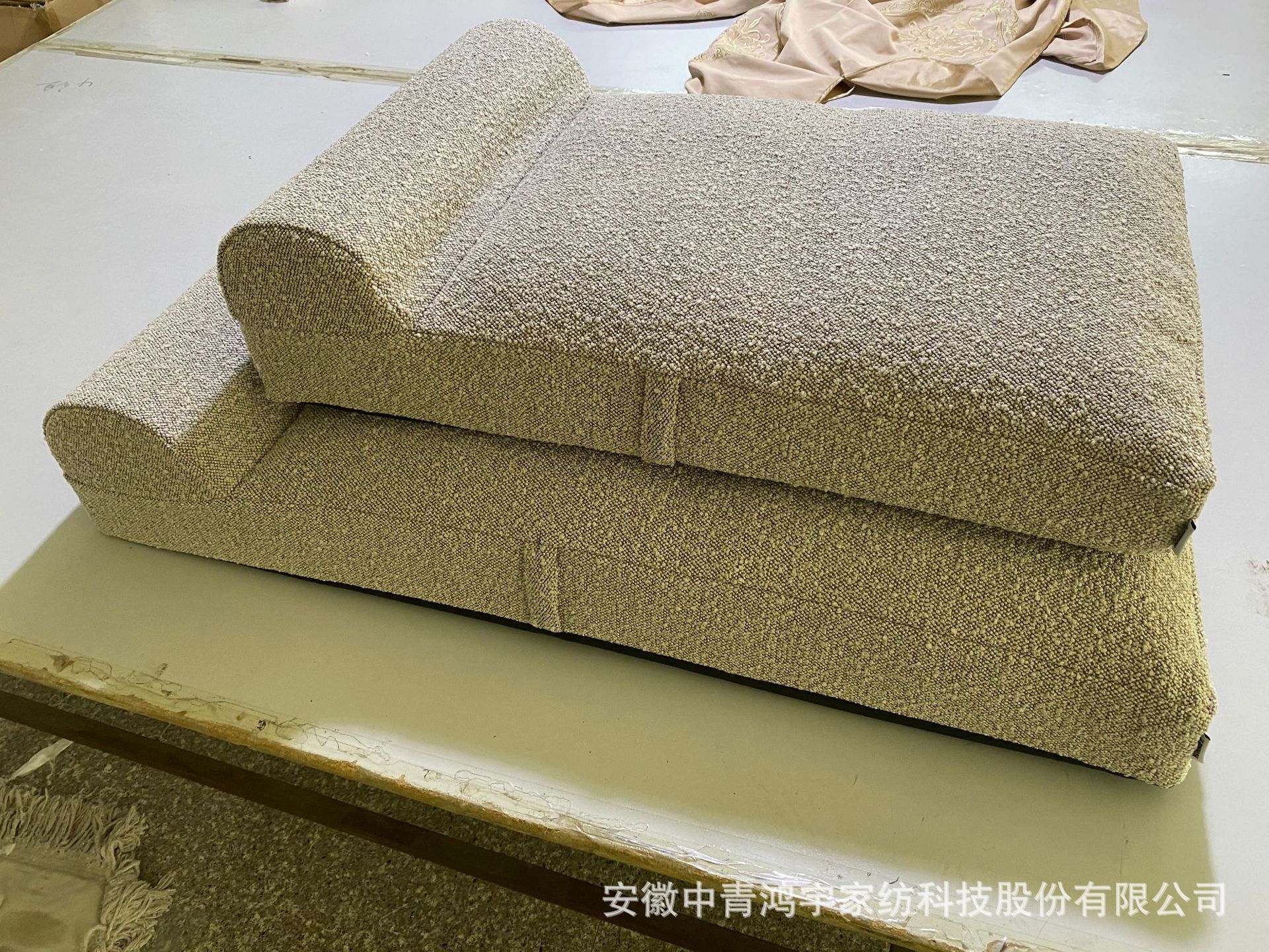 Công ty Nguồn Hong Yunn đã sắp xếp cho con thú cưng hải cẩu nóng bỏng lên giường tán xạ BED