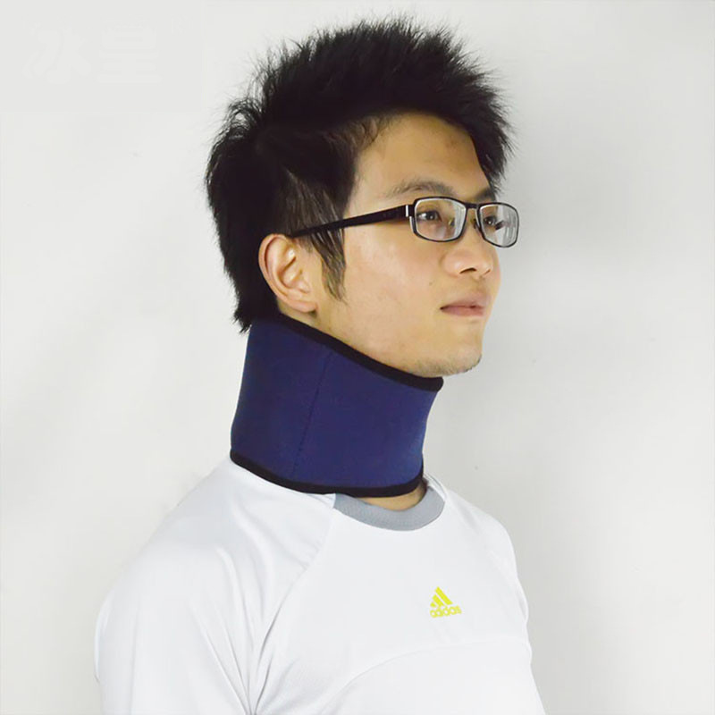 Customized treatment of cold and heat for the inside of the neck belt with ice in the ice bag for the vertebrate function