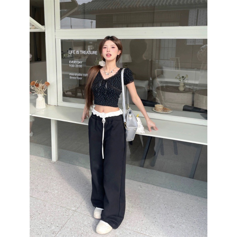 Những con bướm mùa hè mặc quần ngắn và áo ngắn được thiết kế cho những nhóm nhỏ gồm dây giày, tay áo ngắn và áo sơ mi.