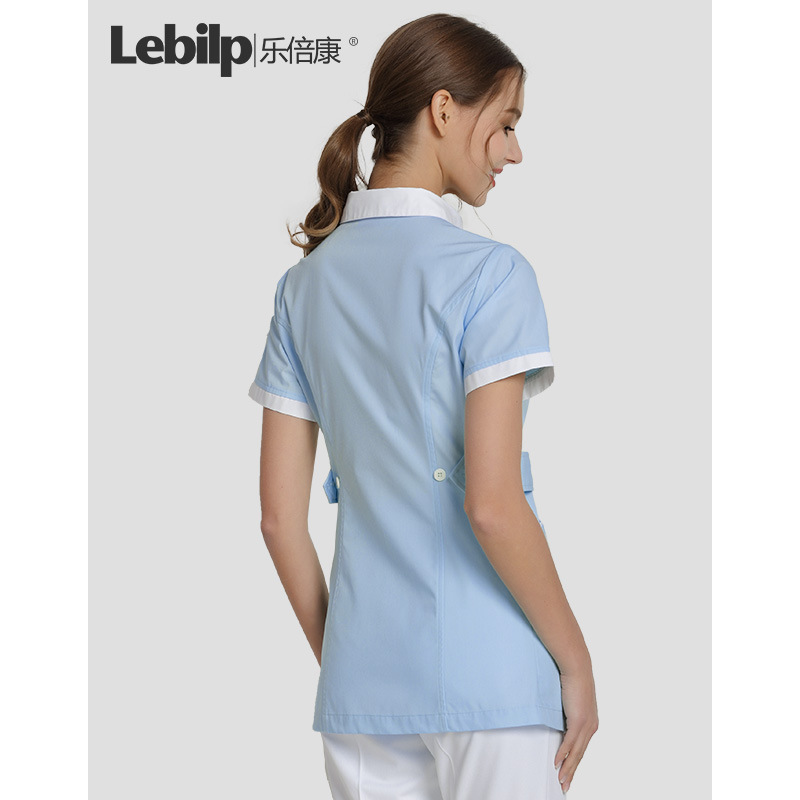 The long sleeves of the nurse's clothing complex working at the dental hospital.