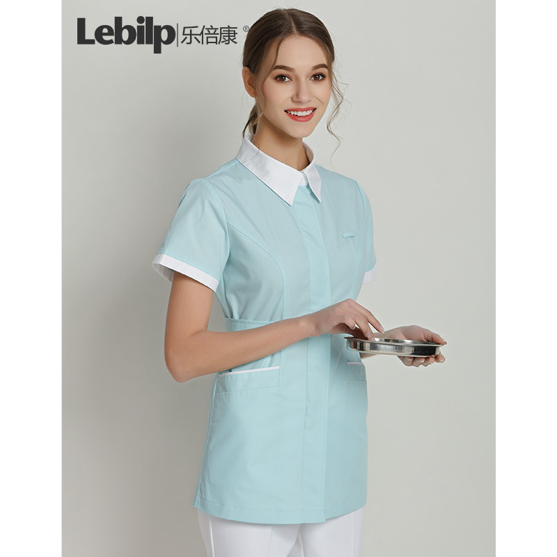 The long sleeves of the nurse's clothing complex working at the dental hospital.