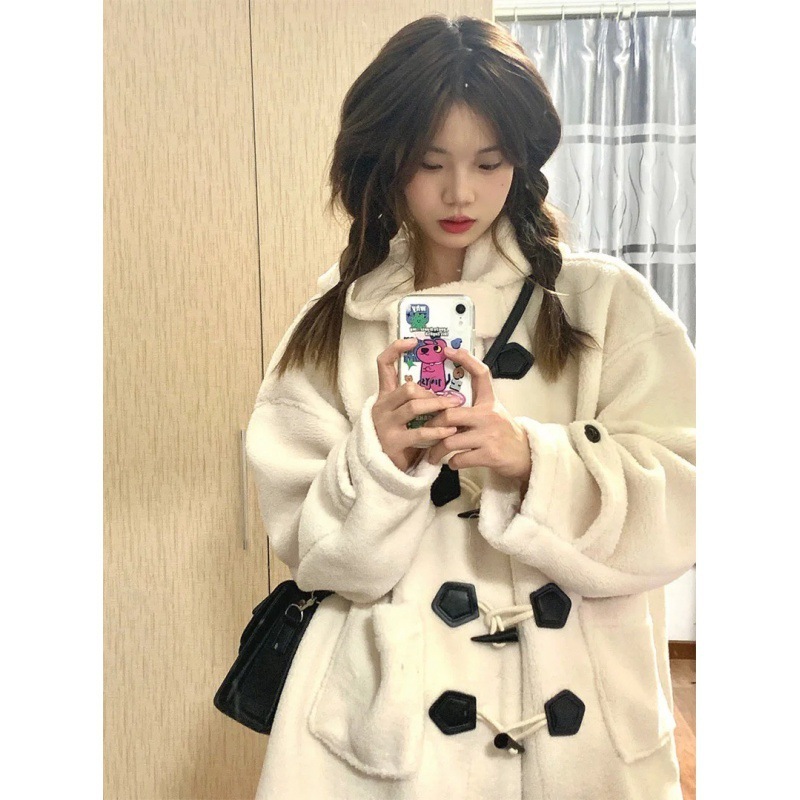 Phiên bản của hiphop Teddy trên áo khoác được thiết kế để làm ấm bộ đồ cotton.