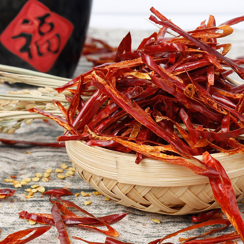 Chiếc paprika 45g đèn lồng làm bằng dầu nóng và luộc bằng chảo nóng.
