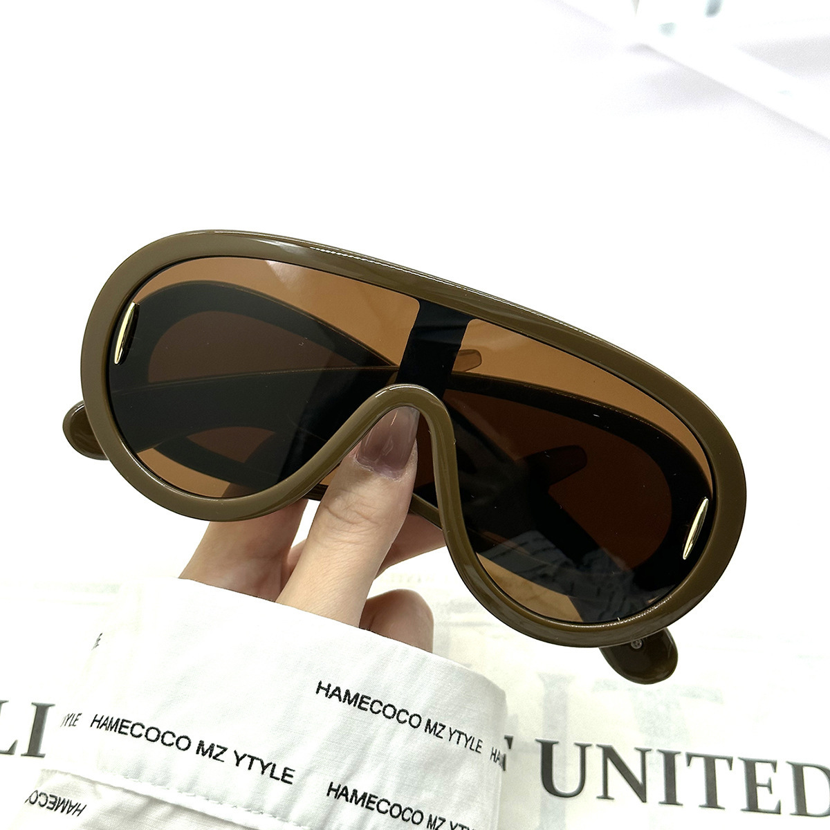 New 2673 Fashion Frame Sunglasses across Europe and America to develop other color systems