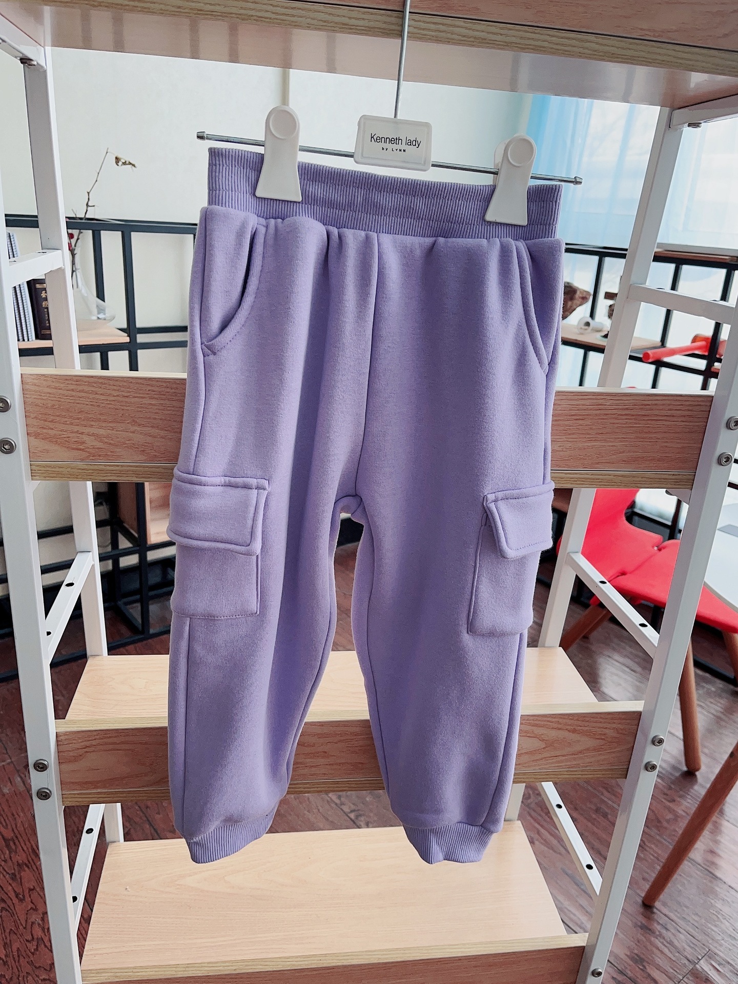 Children's pants are exported to Korea's foreign trade tails.