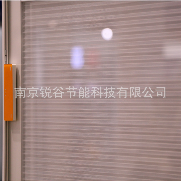 Những tấm màn được kết hợp với những tấm màn.