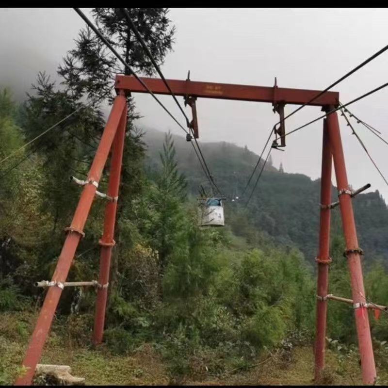 High-speed taxis for freight equipment in mountain transport cruiser mountain turn to easy-to-trail tracks for wheeled vehicles