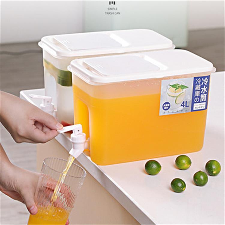 Các tiểu thuyết sáng tạo -- những bi-đông lạnh với tủ lạnh vòi nước, bữa tiệc nhà 4L lớn chứa nước uống trái cây.