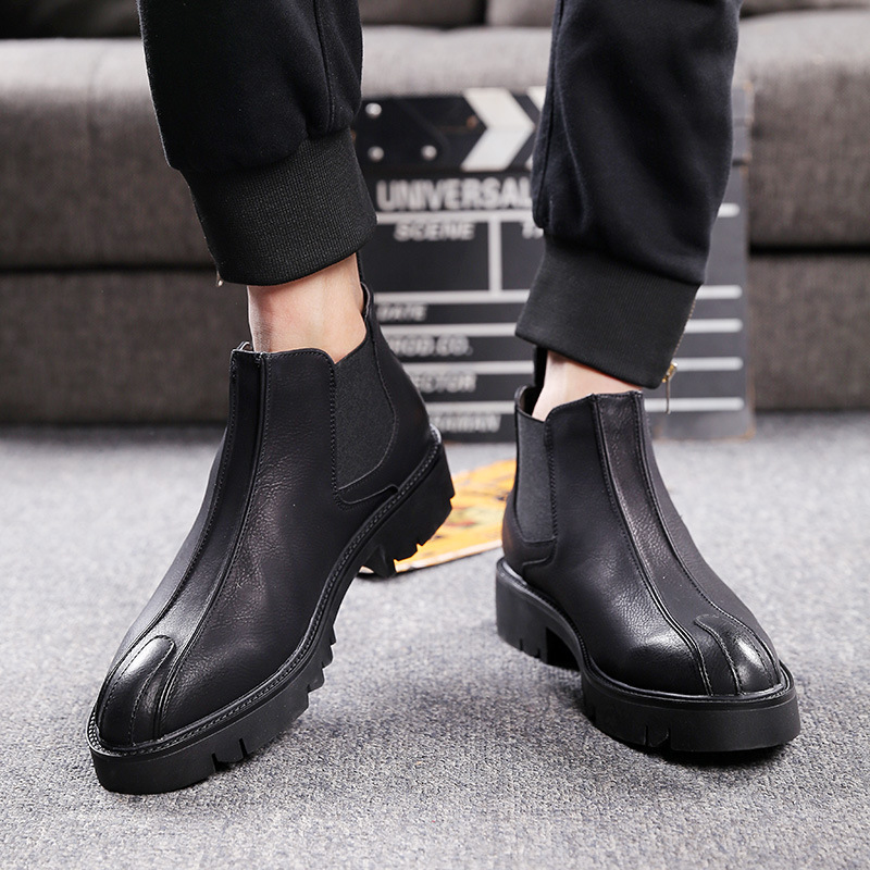 The men's shoes are retrospected in the winter British boots, and the short boots are stylish Chelsea boots.