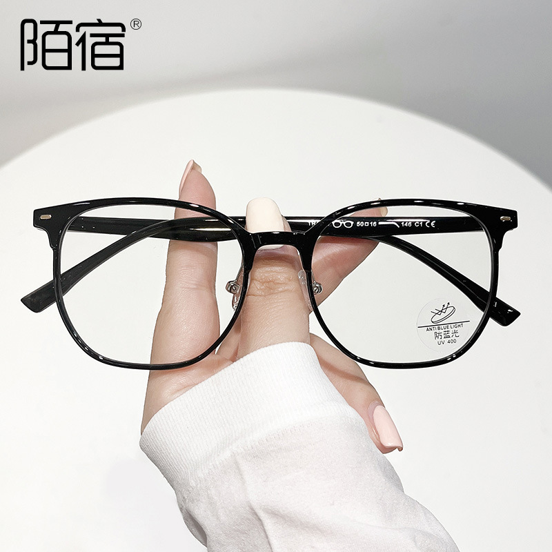 Big frame glasses with a light-looking, light-faced, blue-lighted polygonal wood.