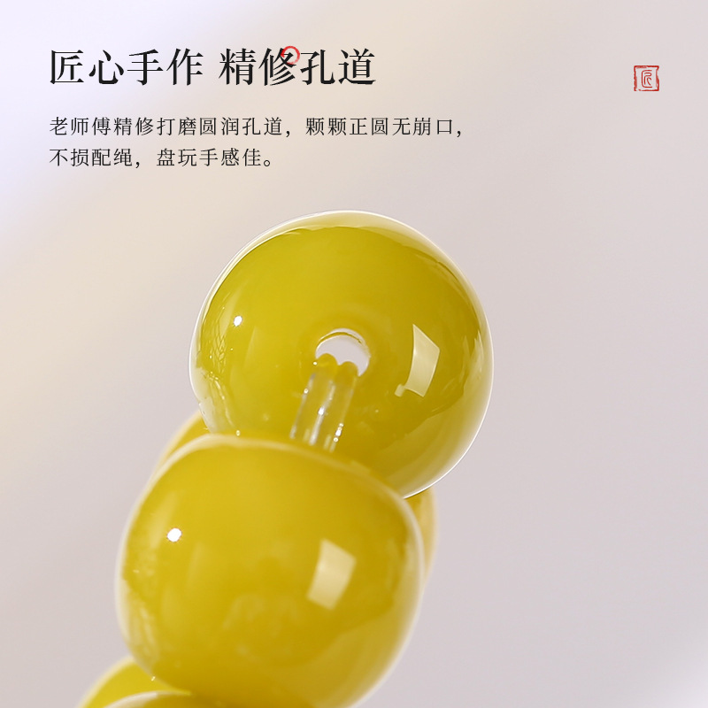 Bàn tay của loại bơ tự nhiên và Phật tổ xanh lá cây là một chuỗi các cô gái chơi trò Xích Đạo Tay Phật trực tiếp trong việc hồi tưởng lại.