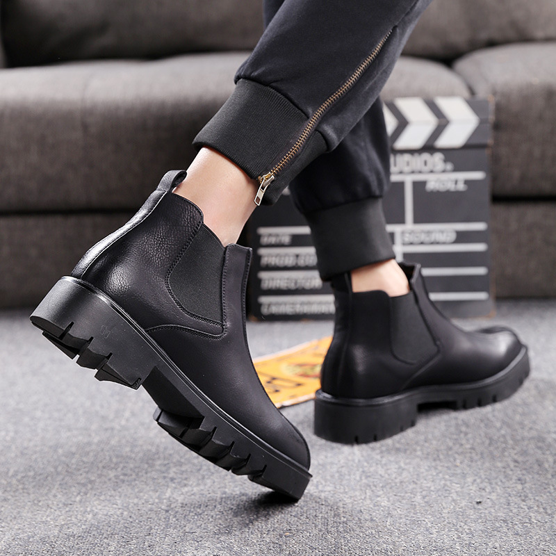 The men's shoes are retrospected in the winter British boots, and the short boots are stylish Chelsea boots.