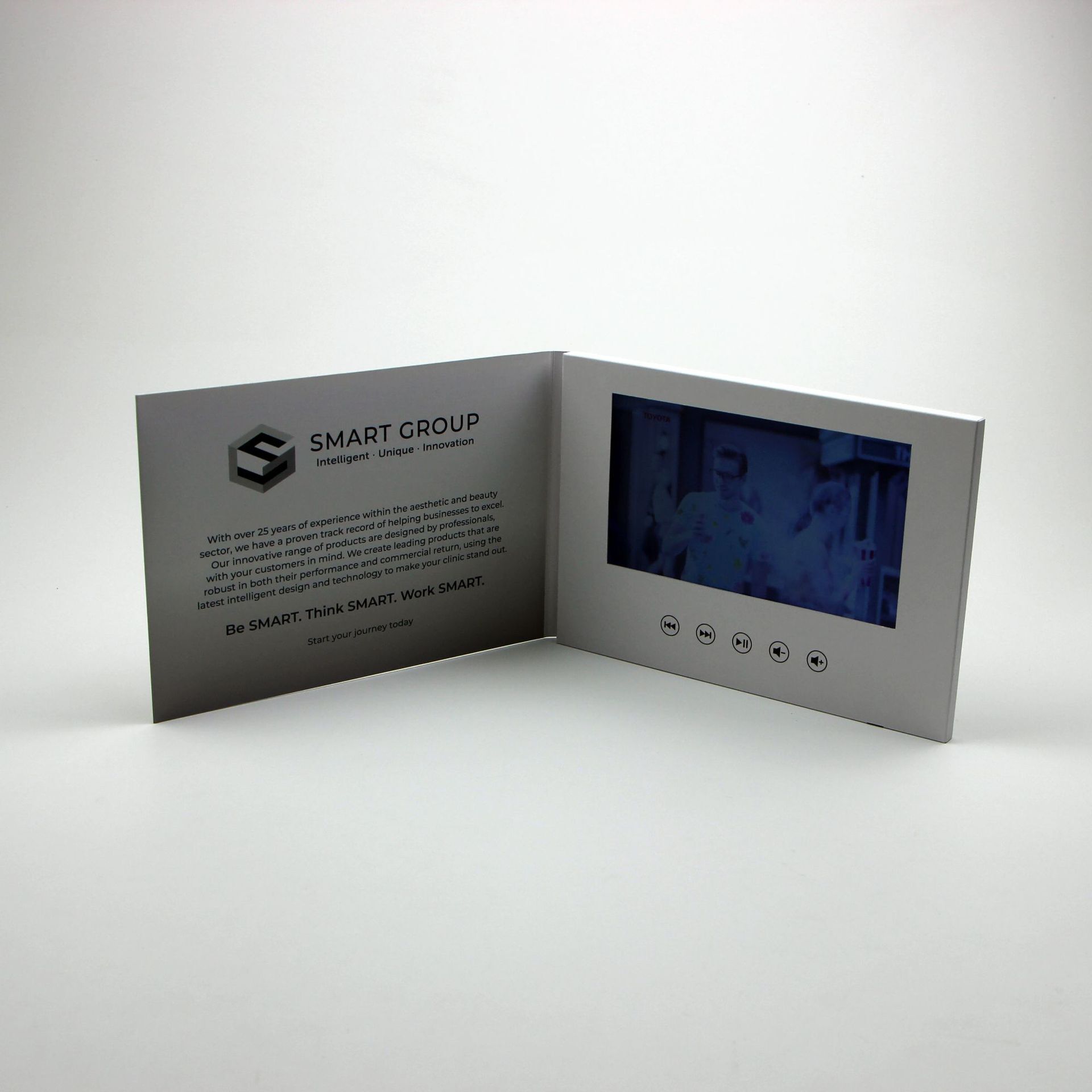 Manual 7-inch electronic card book advertiser for the distribution of brochures