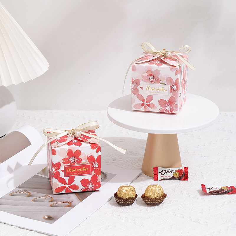 A sugar-bearing wedding box with a candy-carrying beverage.