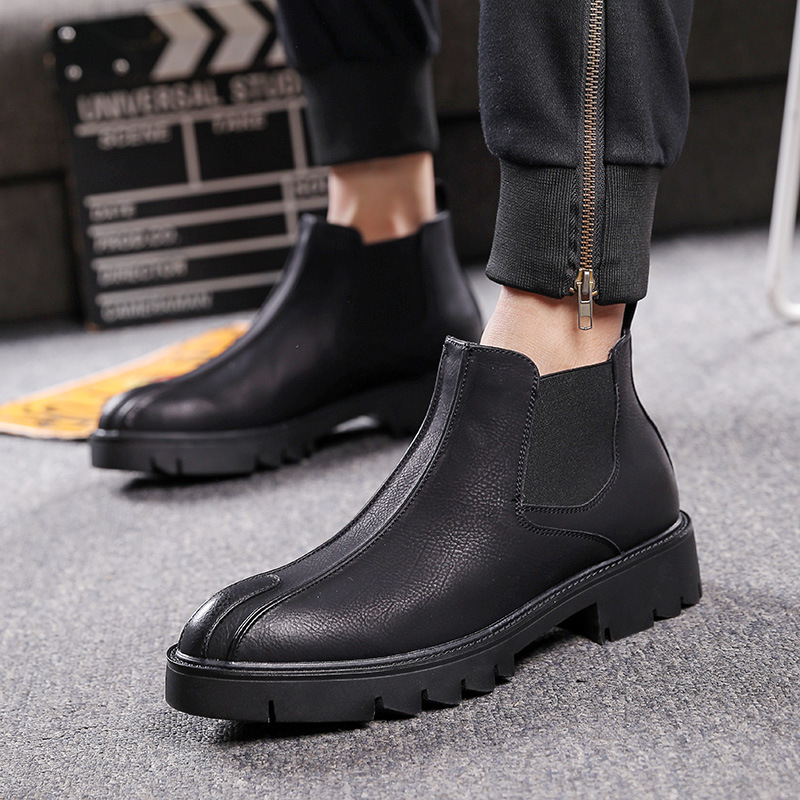 The men's shoes are retrospected in the winter British boots, and the short boots are stylish Chelsea boots.
