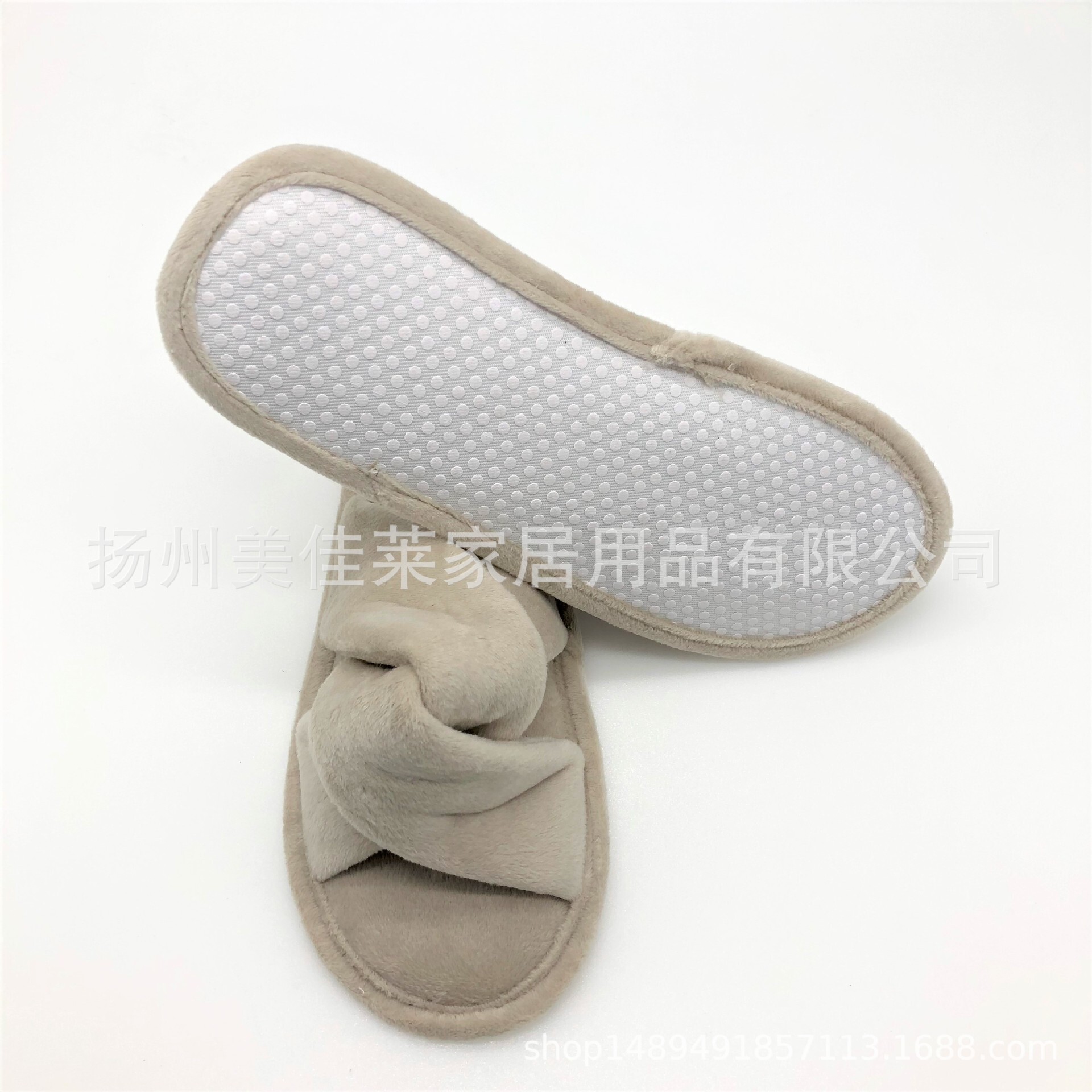 Các xuất khẩu thương mại nước ngoài ở Nhật sắp sửa được kèm theo bốn mùa những đôi dép siêu lỏng trong nước.
