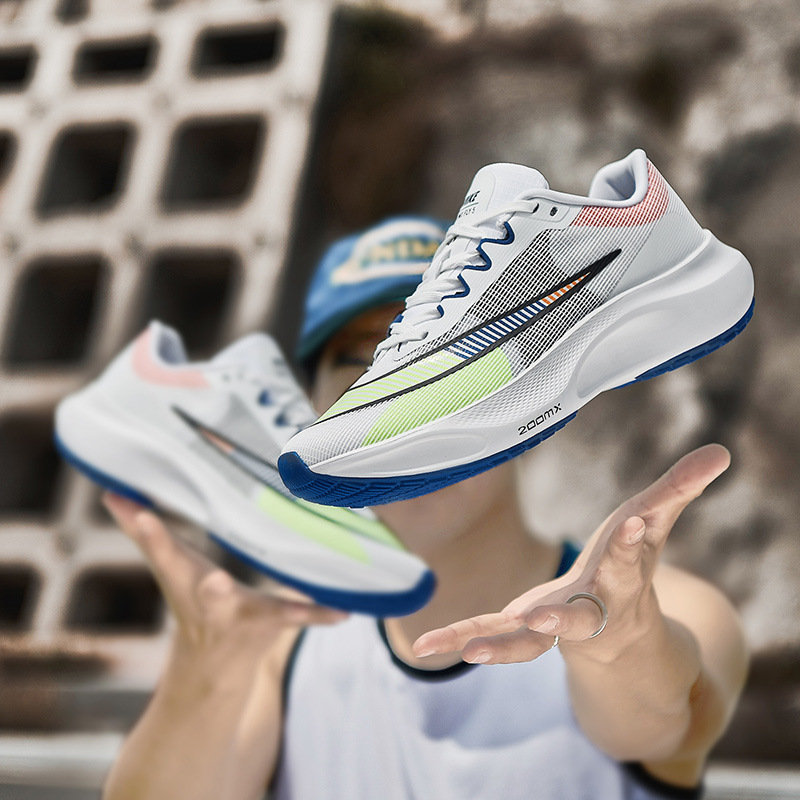2023 new sneakers flying through the gas net, cosy soft floors, tremors, high school kids' shoes.