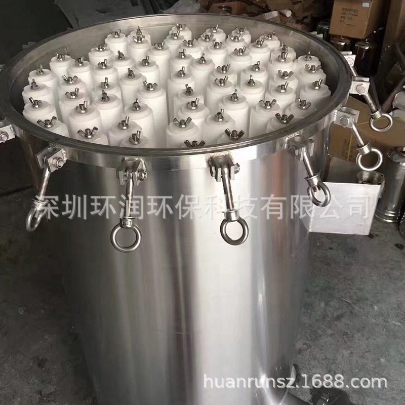 The stainless steel precision security filter, pre-infiltration front-flow filter water treatment plant.