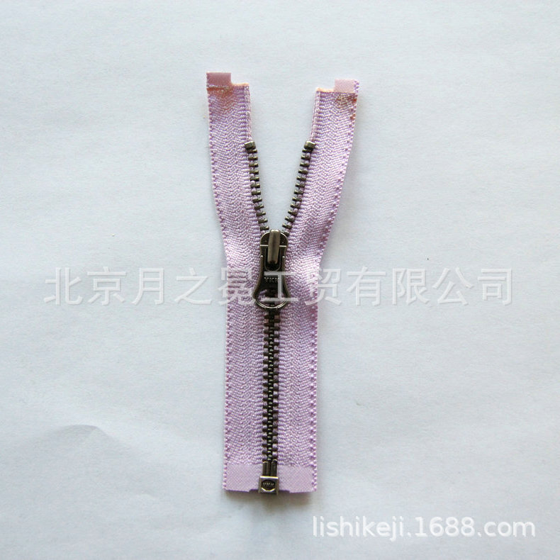 Production of YKK zipper, YKK tattooed blast-proof zipper, Ykkk hidden zipper.