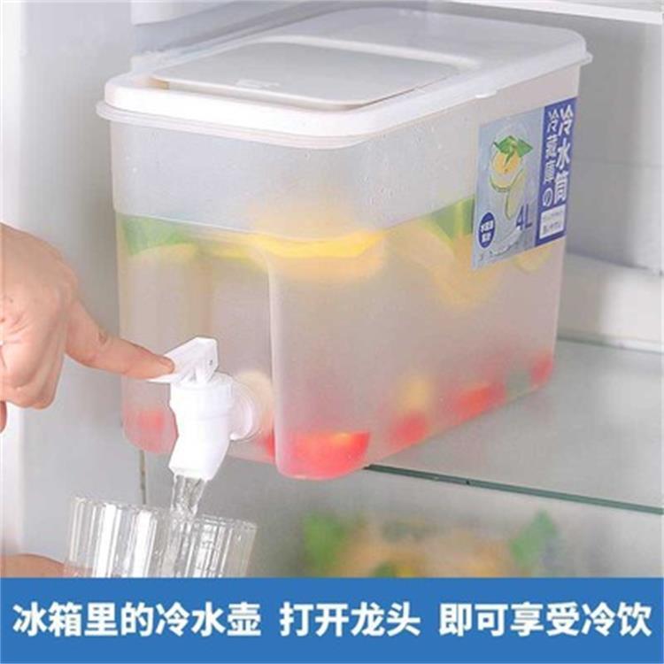 Các tiểu thuyết sáng tạo -- những bi-đông lạnh với tủ lạnh vòi nước, bữa tiệc nhà 4L lớn chứa nước uống trái cây.
