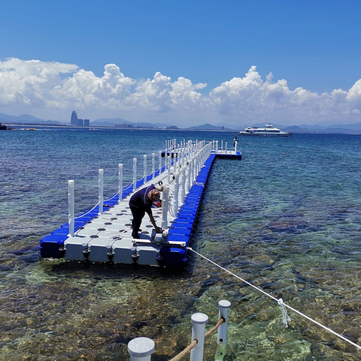 水上平台塑料浮筒游艇码头水上游泳池钓鱼平台浮动码头浮桥