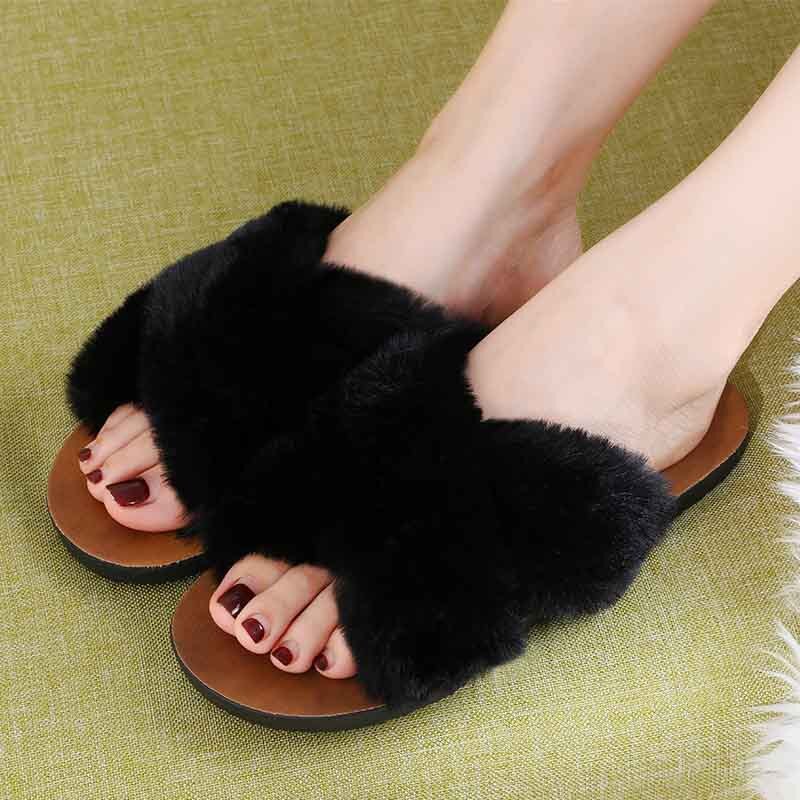 A new 2021 Autumn women's hair tow bottom to keep warm the corsets inside and outside wearing a word of hairy slipper.