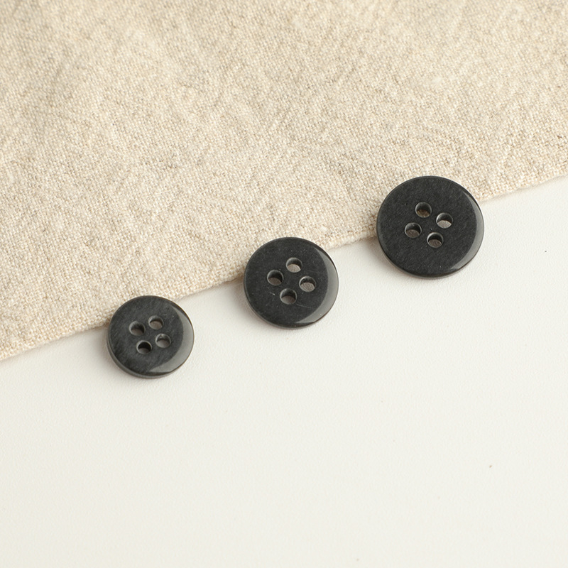 The factory's brand-new, round-of-the-breathed, stick-of-fat, four-eyed shirt button 2139.