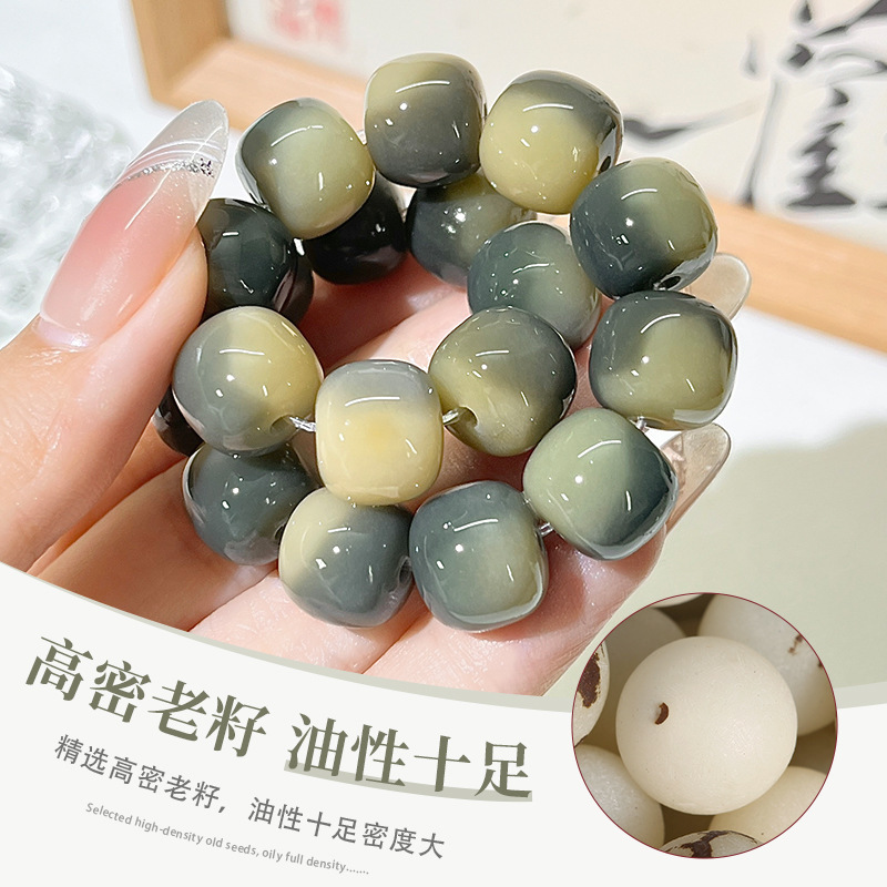 Bàn Tay Phật đích thực tự nhiên là một người đàn ông và phụ nữ thời trang của Bottigan chơi vòng tay ở góc phố.