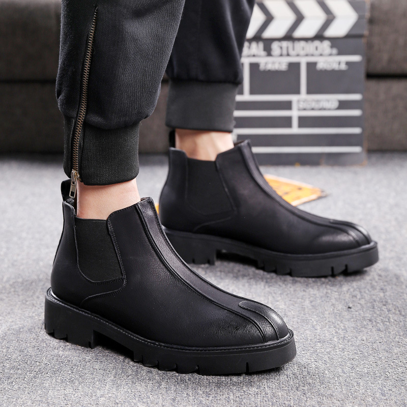 The men's shoes are retrospected in the winter British boots, and the short boots are stylish Chelsea boots.
