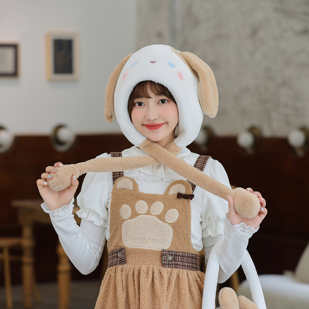 Ai Sang-Yo Il is a cute little ear hat and a furlough hat with an embroidered hood in autumn and winter.