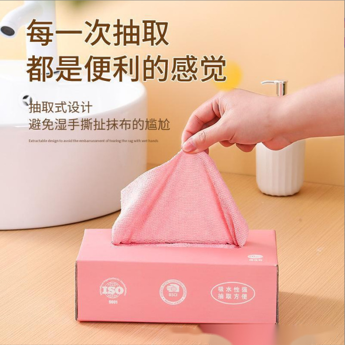 Những túi bột vụn với những nhà bếp khô và ẩm ướt, ngăn kéo một lớp phủ trắng