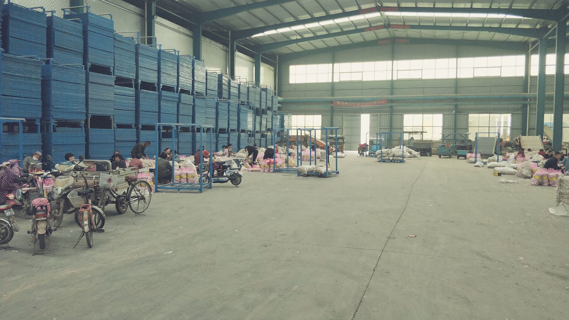 Tôi đang thuê ngôi làng vàng. Tôi đang thuê máy lạnh tỏi.