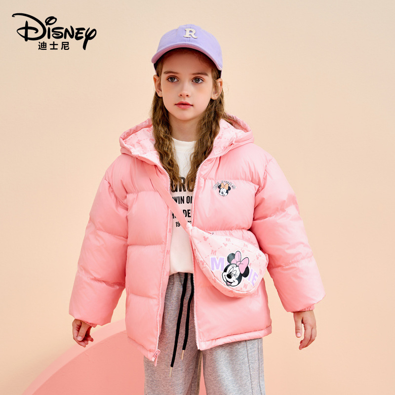 Con của Disney đang mặc quần lót ở cả hai phía lưng, và chúng đang mặc lốp xốp.