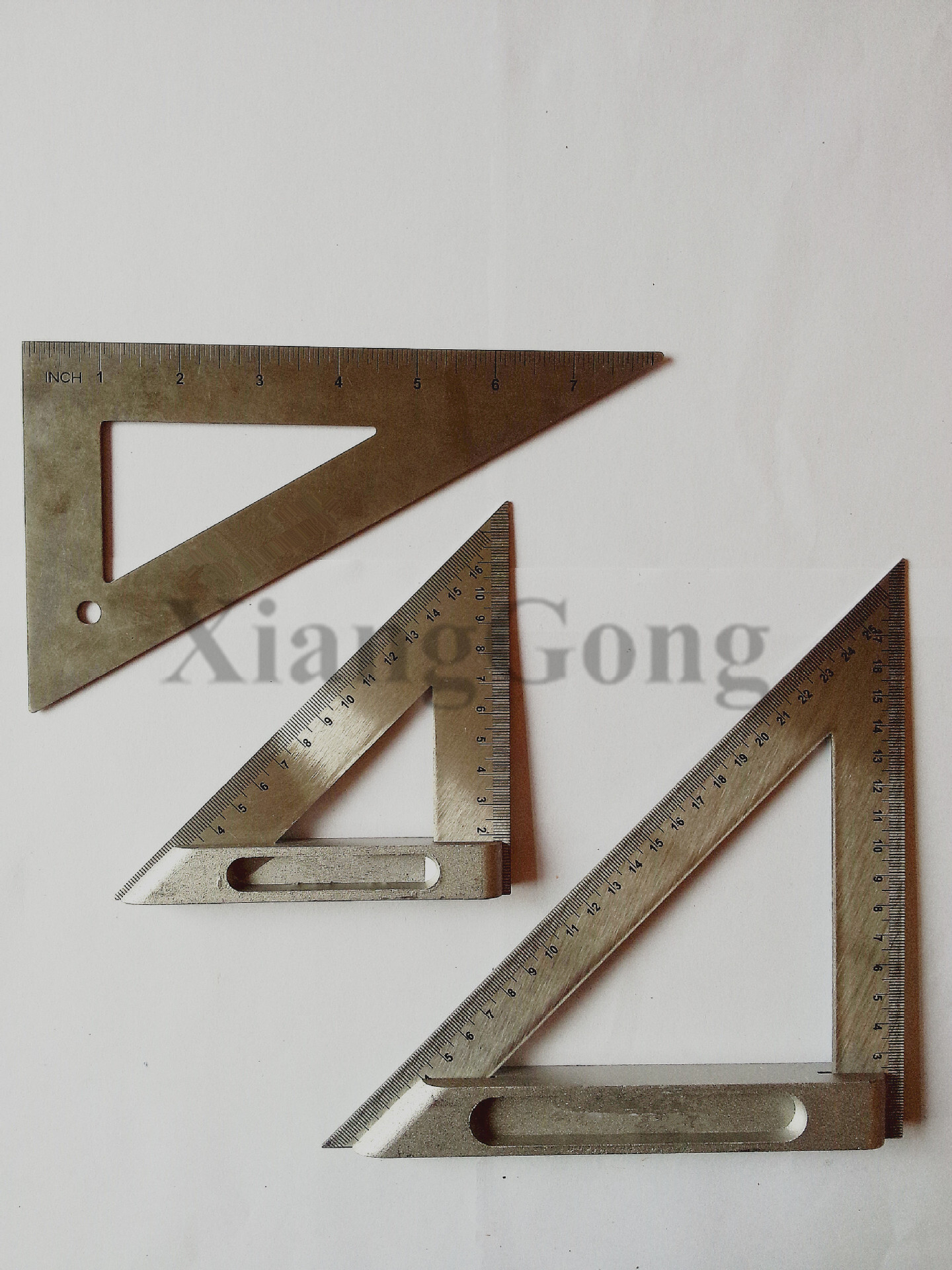 Triangular stainless steel, wide-scale steel, 150 mm 200 mm thick, woodwork.