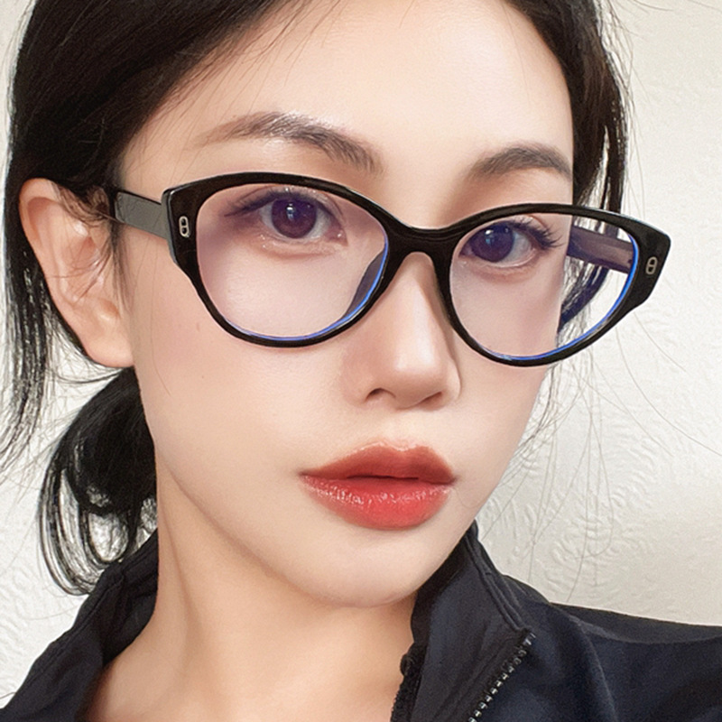 Cat-eyes, Korean glasses, blue-light-proof glasses.