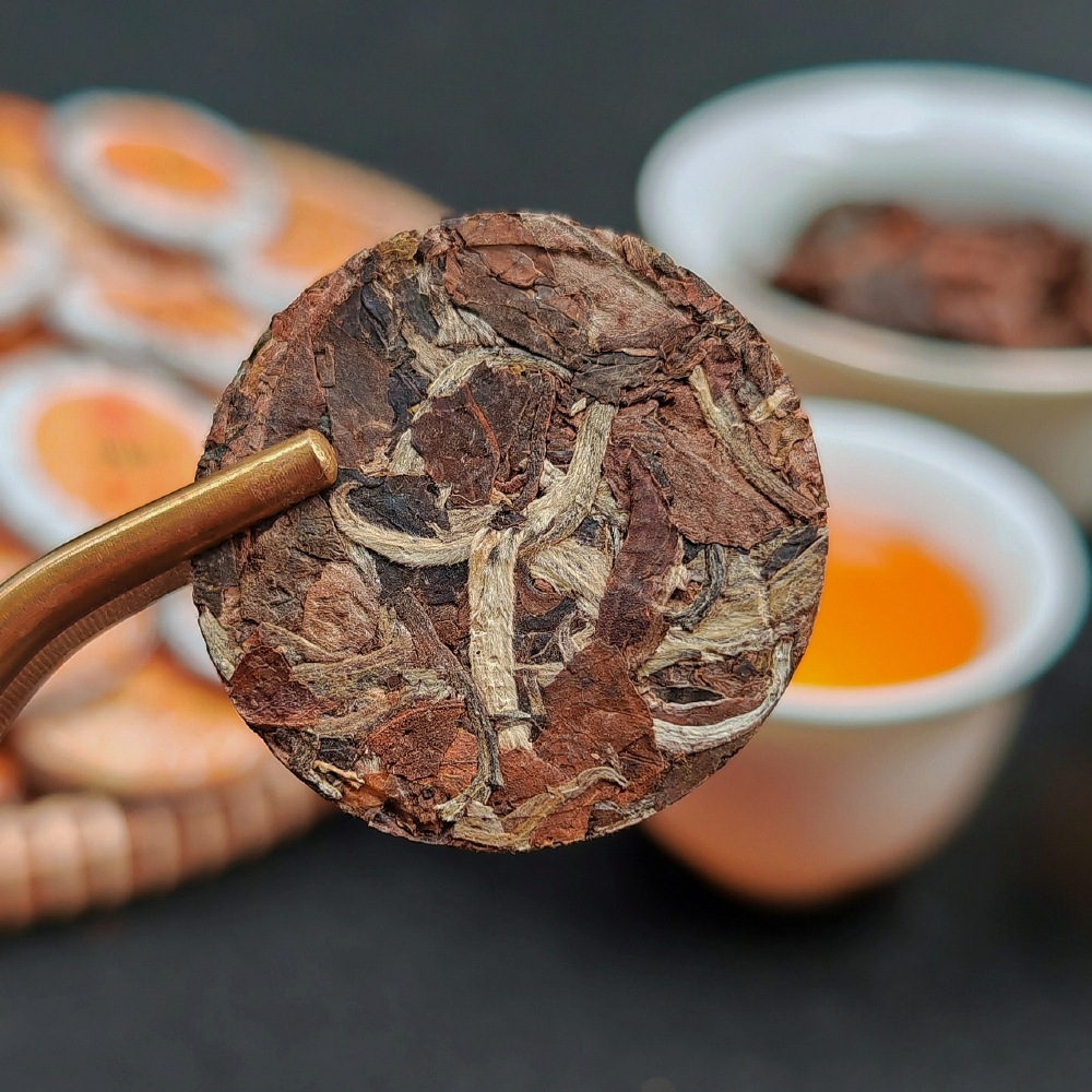 Nó là một món hàng trực tiếp của chiếc bánh trà trắng cũ 6 gram bánh trà trắng vào năm 2015