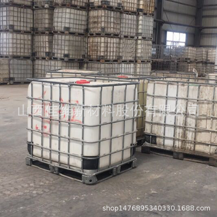 Excretion of concrete from a liquid non-alkalin cement booster