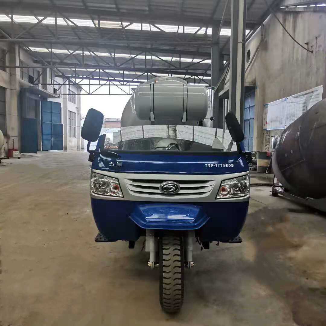 A five-star 1.5 tunnel replaces a mixer with a mud truck, a horsepower five-wheel concrete mixer.