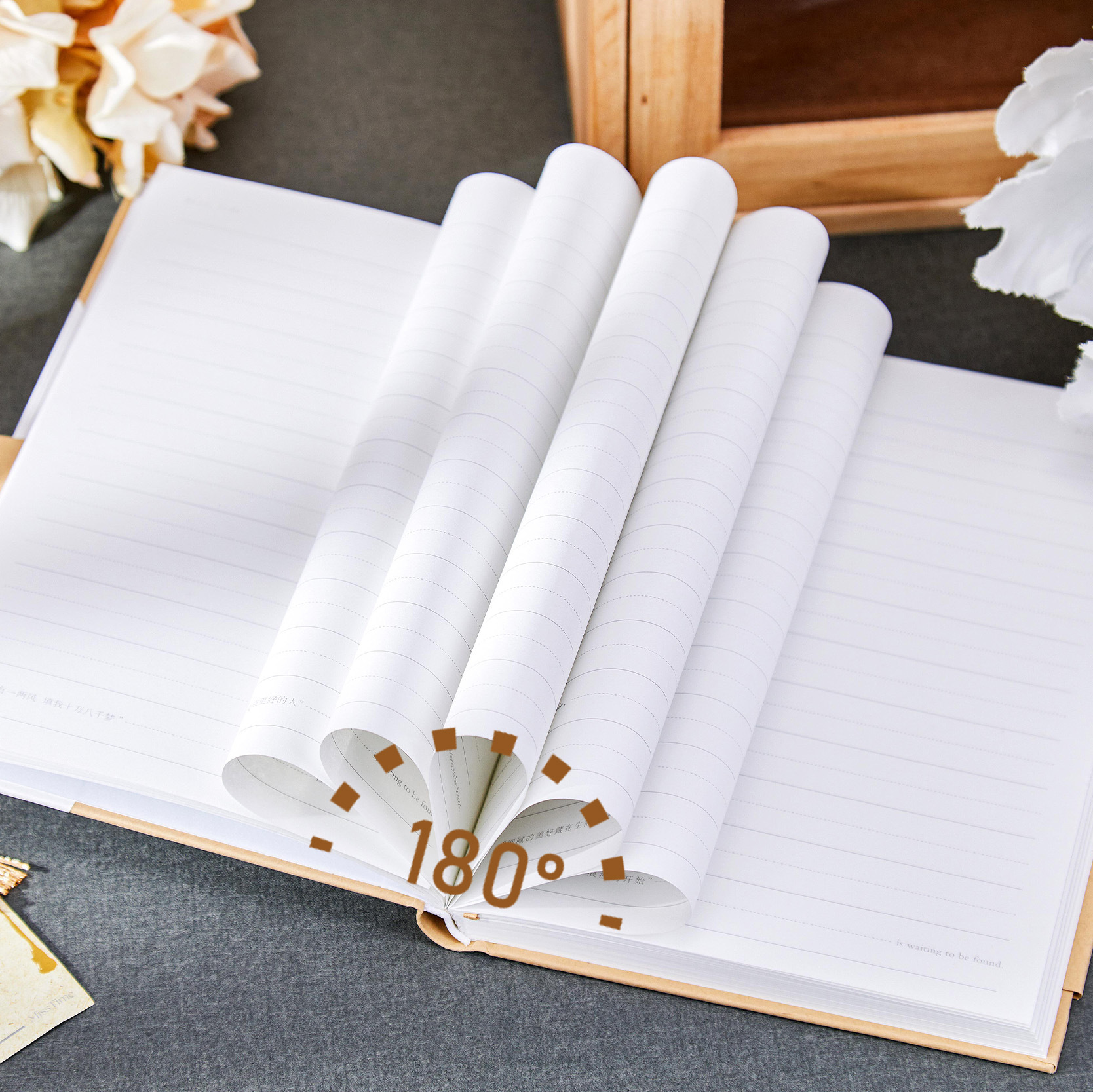 Lấy chiếc hộp A5 sang trọng.