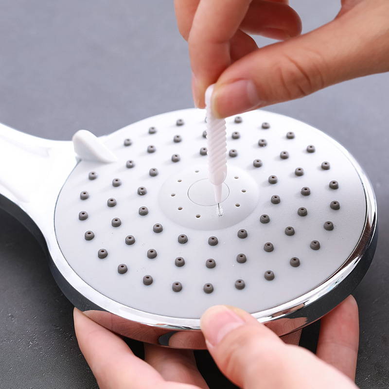 Một bó hoa đa mục đích làm sạch phòng tắm, và một cây cọ nhỏ với một bông hoa sáng tạo.