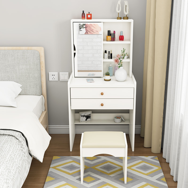 A small, modern and simple makeup table for the one-bedroom economy.