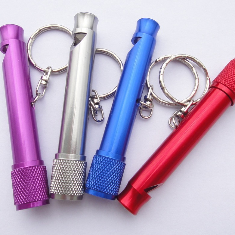 The manufacturer's multipurpose aluminium alloy flashlight, gift keys to the mini-Japan Market flashlight with whistles.