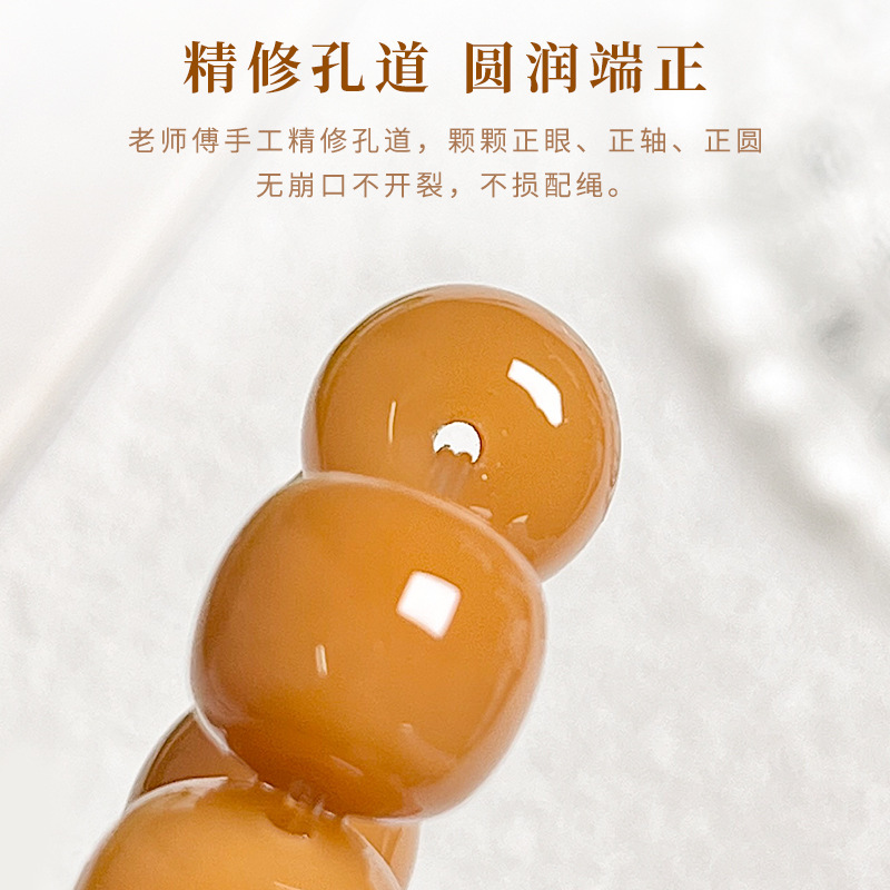Tất nhiên là làm ô uế bàn tay của Đức Phật trong một vòng tròn đơn lẻ xung quanh bờ sông và vòng tay Phật.
