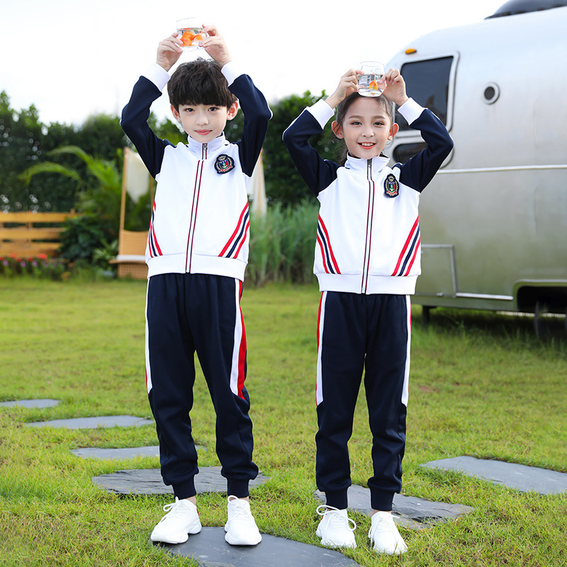 In the spring and autumn of kindergarten, in a 2019 Yenfung school uniform for children in the autumn and winter classes, one delivery