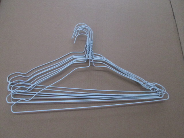 2.2 mm standard dry cleaner with a single-time white-coated barbed wire coat with plastic wire wire and a blue coat