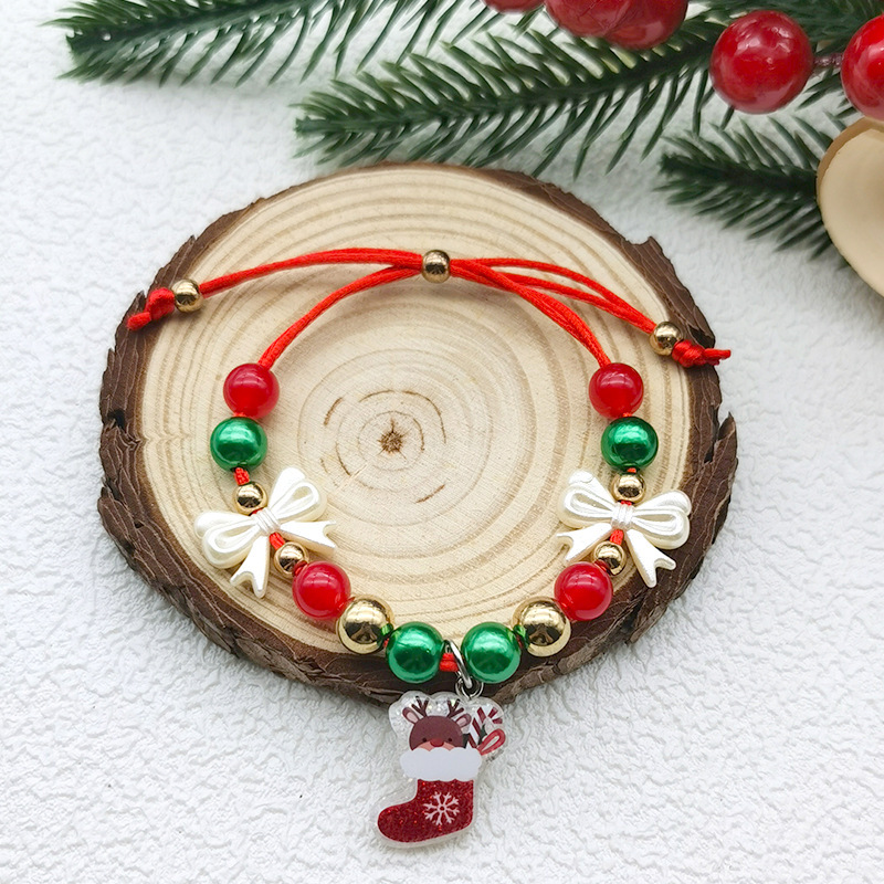 A new Christmas tree moose locket will regulate the Christmas jewelry.