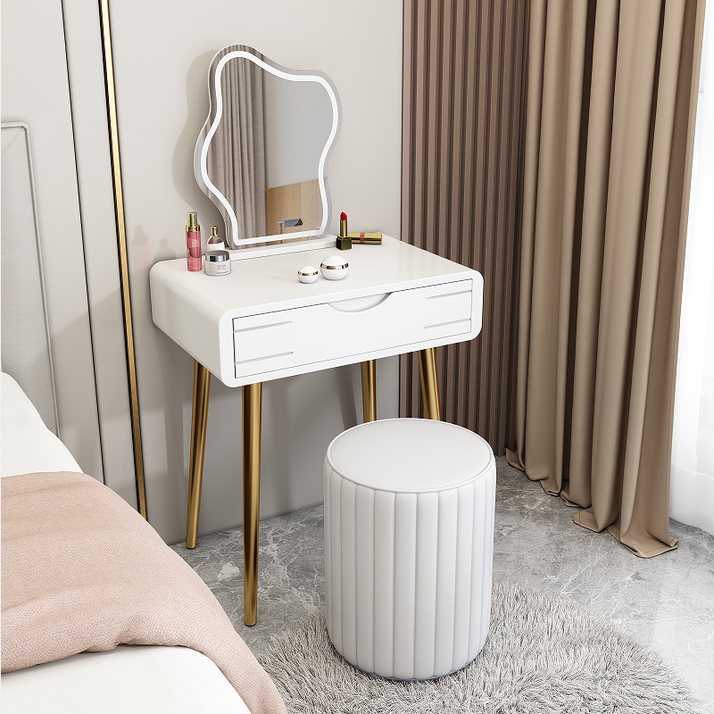 A new, simple, small-house dressing table for a modern, simple red dresser in a fully wooded dresser bedroom.