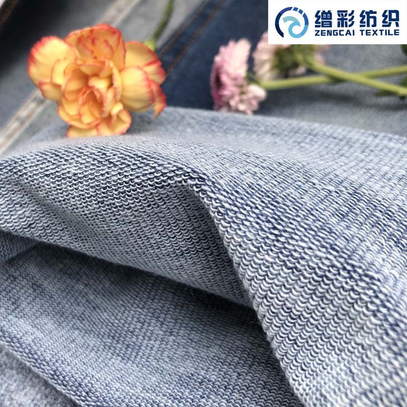 270g cotton chiên quần jean phủ nước vải cao bồi màu xanh với áo len to màu đen cho trẻ em.