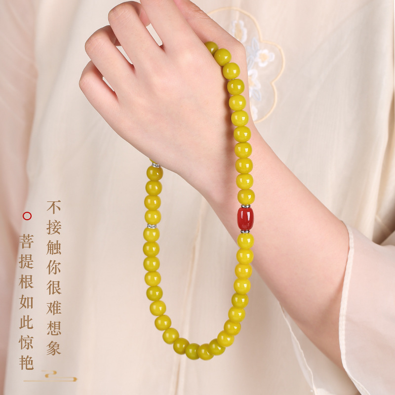 Bàn tay của loại bơ tự nhiên và Phật tổ xanh lá cây là một chuỗi các cô gái chơi trò Xích Đạo Tay Phật trực tiếp trong việc hồi tưởng lại.