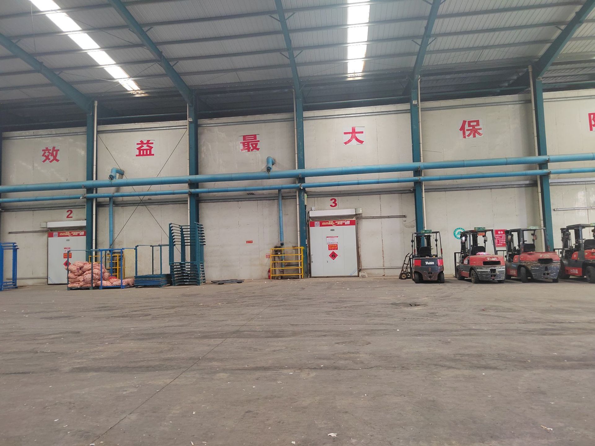 Tôi đang thuê ngôi làng vàng. Tôi đang thuê máy lạnh tỏi.